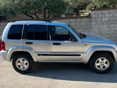 Usata Jeep Cherokee 163 CV (119 kW) 2004 Grigio SUV