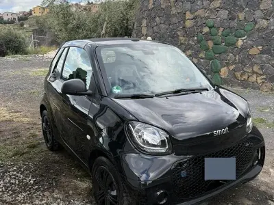 Begagnad Smart ForTwo Electric Drive 41 kW (56 HK) 2022 Svart Cab