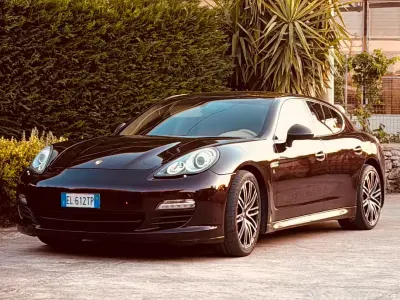 Usata Porsche Panamera 250 CV (183 kW) 2012 Utilitaria