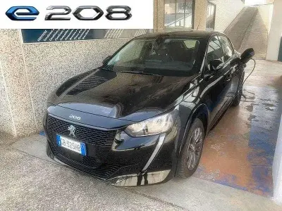 Usata Peugeot e-208 Allure 100 kW (136 CV) 2020 Nero Utilitaria