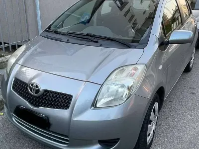Usata Toyota Yaris 69 CV (50 kW) 2008 Argento Utilitaria