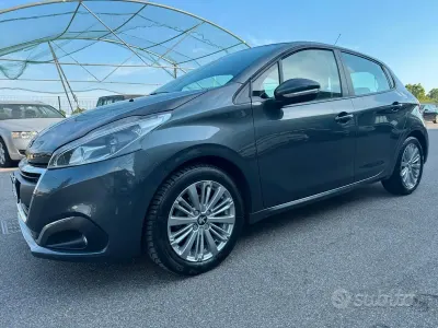 Usata Peugeot 208 Allure 82 CV (60 kW) 2017 Grigio Utilitaria