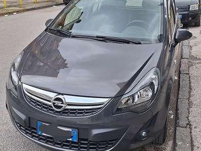Usata Opel Corsa Edition 95 CV (69 kW) 2014 Grigio Berlina