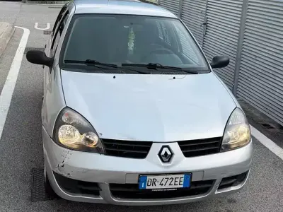 Usata Renault Clio II Dynamique 58 CV (42 kW) 2008 Grigio Berlina