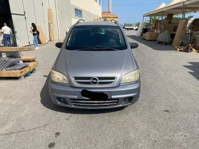 Usata Opel Zafira 125 CV (91 kW) 2005 Grigio Monovolume
