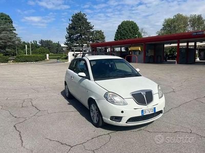 Begagnad Lancia Ypsilon 77 HK (56 kW) 2009 Brun Halvkombi