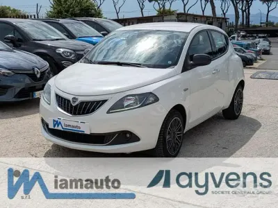 Usata Lancia Ypsilon Gold 69 CV (50 kW) 2022 Bianco Utilitaria
