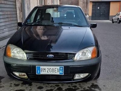 Usado Ford Fiesta Ghia 75 HP (55 kW) 2000 Preto Citadino