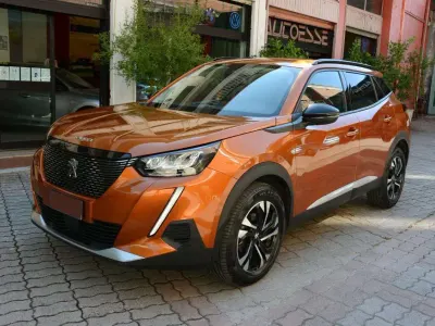 Usata Peugeot 2008 Allure 110 CV (80 kW) 2022 Arancione SUV