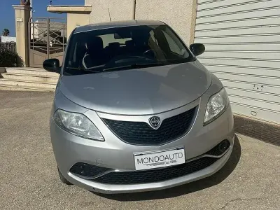 Usata Lancia Ypsilon 69 CV (50 kW) 2017 Grigio Utilitaria