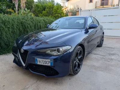 Usata Alfa Romeo Giulia Veloce 209 CV (153 kW) 2017 Blu/azzurro Berlina