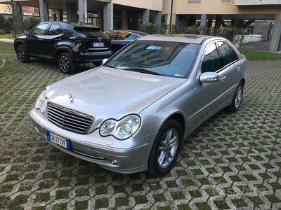 Usata Mercedes C320 Avantgarde 218 CV (160 kW) 2003 Grigio Berlina