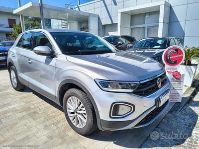 Usata VW T-Roc Life 110 CV (80 kW) 2023 Grigio SUV