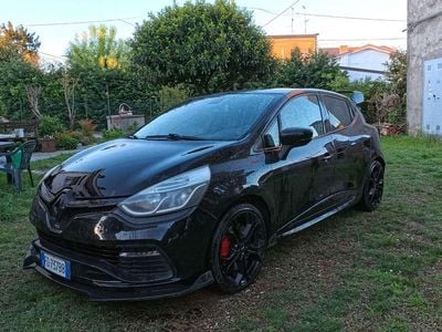 Käytetty Renault Clio IV R.S. 200 HP (147 kW) 2016 Sedan