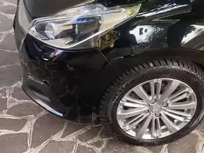 Usata Peugeot 208 Allure 75 CV (55 kW) 2016 Nero Utilitaria