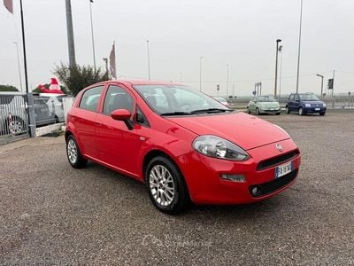 Usata Fiat Punto Lounge 84 CV (61 kW) 2015 Rosso Berlina