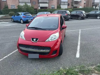 Usata Peugeot 107 68 CV (50 kW) 2009 Rosso Utilitaria