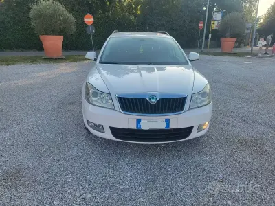 Usata Skoda Octavia 105 CV (77 kW) 2012 Bianco Berlina