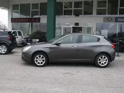 Usata Alfa Romeo Giulietta 120 CV (88 kW) 2011 Grigio Utilitaria