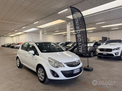 Usata Opel Corsa Edition 85 CV (62 kW) 2013 Bianco Utilitaria