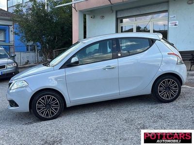 Usata Lancia Ypsilon Gold 69 CV (50 kW) 2019 Grigio Utilitaria
