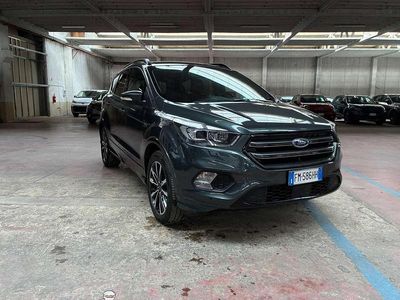 Usata Ford Kuga ST-Line 120 CV (88 kW) 2017 Verde SUV
