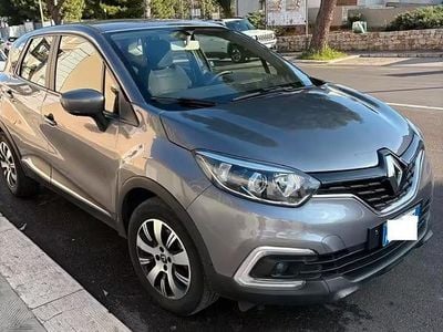 Usata Renault Captur 90 CV (66 kW) 2018 Grigio SUV