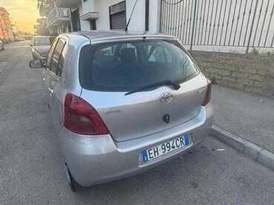 Usata Toyota Yaris 68 CV (50 kW) 2007 Grigio Utilitaria