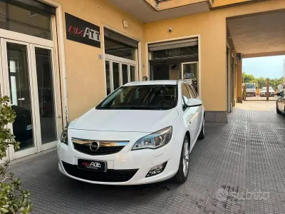 Usata Opel Astra Cosmo 125 CV (91 kW) 2011 Bianco Station wagon