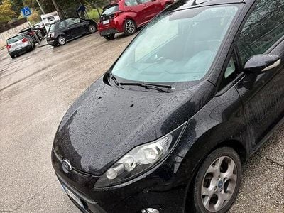 Usata Ford Fiesta 82 CV (60 kW) 2011 Nero Utilitaria