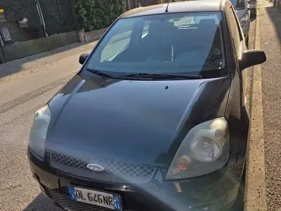 Usata Ford Fiesta Ghia 75 CV (55 kW) 2007 Utilitaria