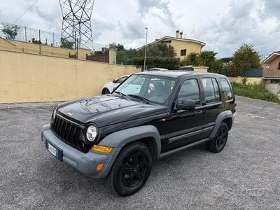 Second-hand Jeep Cherokee Sport 163 CP (119 kW) 2005 Negru SUV