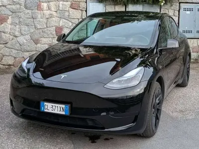 Usata Tesla Model Y Standard Range 88 kW (120 CV) 2022 Nero SUV