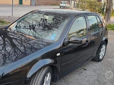 Begagnad VW Golf IV 105 HK (77 kW) 2003 Svart Halvkombi