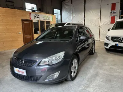 Usata Opel Astra Cosmo 110 CV (80 kW) 2011 Other Station wagon