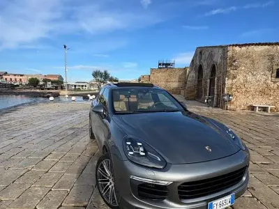 Usata Porsche Cayenne Platinum Edition 250 CV (183 kW) 2015 Grigio SUV