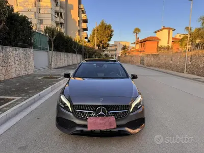Usata Mercedes A180 Premium 109 CV (80 kW) 2017 Grigio Berlina