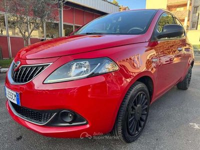 Usata Lancia Ypsilon Silver 69 CV (50 kW) 2022 Rosso Utilitaria