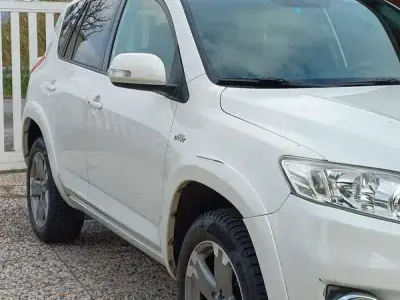 Usata Toyota RAV4 Executive 150 CV (110 kW) 2011 Bianco SUV