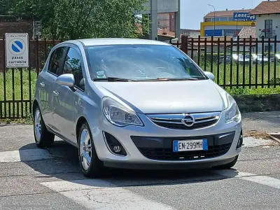 Usata Opel Corsa 86 CV (63 kW) 2012 Grigio Utilitaria