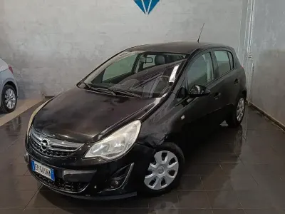Usata Opel Corsa Edition 86 CV (63 kW) 2013 Nero Utilitaria
