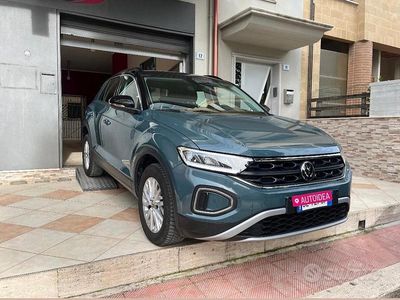 Usata VW T-Roc Life 116 CV (85 kW) 2022 Blu SUV