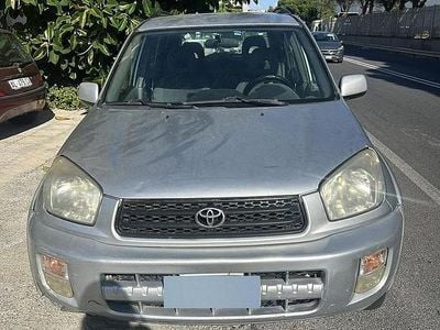 Begagnad Toyota RAV4 2000 Kombi