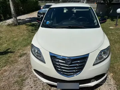 Usata Lancia Ypsilon 69 CV (50 kW) 2013 Bianco Utilitaria