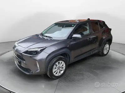 Usata Toyota Yaris Cross Active 116 CV (85 kW) 2022 Grigio SUV