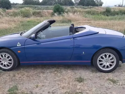 Usata Alfa Romeo Spider 144 CV (105 kW) 2000 Blu Cabrio