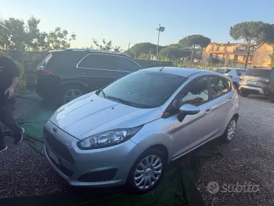 Usata Ford Fiesta Titanium 75 CV (55 kW) 2016 Grigio Utilitaria