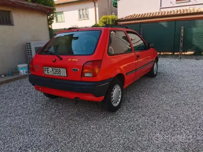 Usata Ford Fiesta 60 CV (44 kW) 1992 Rosso Utilitaria