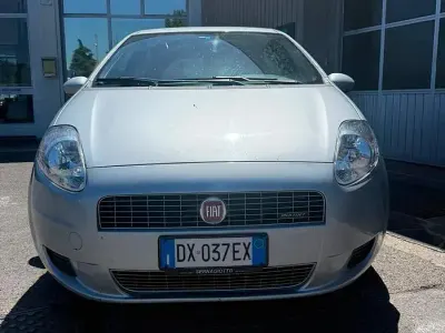 Usata Fiat Grande Punto Emotion 90 CV (66 kW) 2009 Grigio Utilitaria