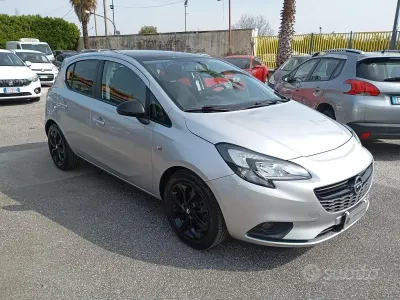Usata Opel Corsa Edition 90 CV (66 kW) 2018 Grigio Utilitaria